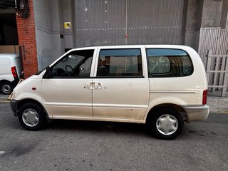Nissan Serena 1998 7 plazas 254. kms