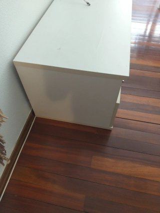 Mueble TV blanco y estantería flotante