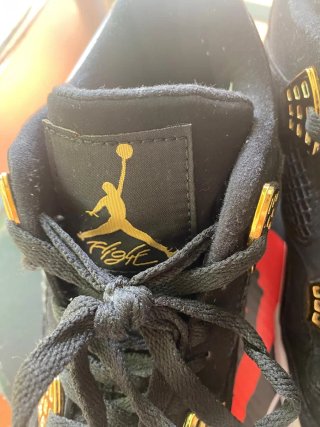 Air Jordan 4 Retro Nero e Oro