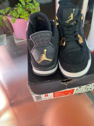 Air Jordan 4 Retro Nero e Oro