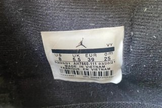 Air Jordan 4 Retro Nero e Oro