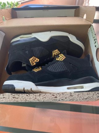 Air Jordan 4 Retro Nero e Oro