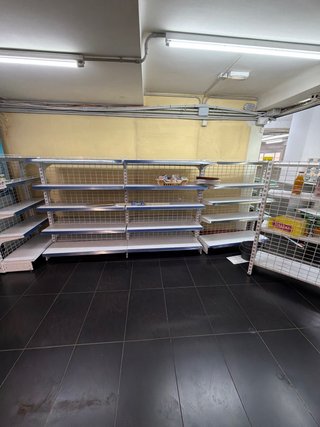 80m Estanterías Metálicas Tienda