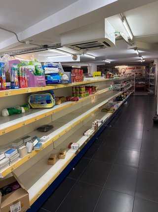 80m Estanterías Metálicas Tienda
