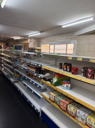 80m Estanterías Metálicas Tienda