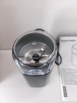 Molinillo Café Eléctrico Amazon Basics Negro