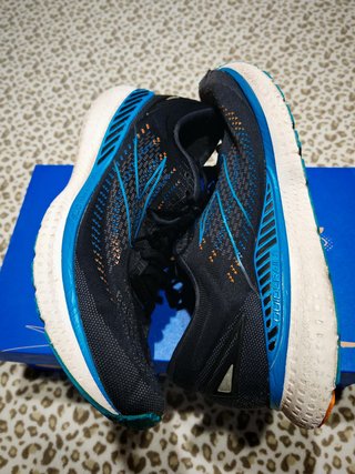 zapatillas alta gama Brooks y Saucony talla 46