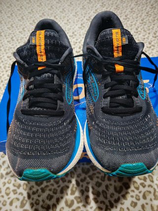 zapatillas alta gama Brooks y Saucony talla 46