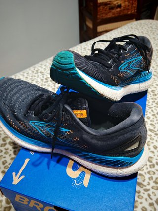 zapatillas alta gama Brooks y Saucony talla 46