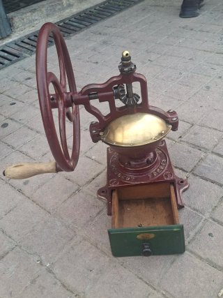 Molino de café antiguo Peugeot