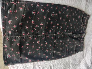 Falda ZARA floral negra