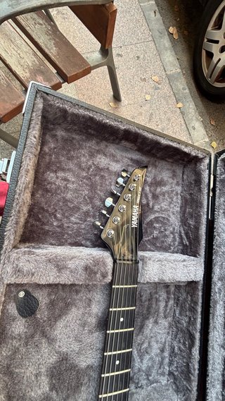Yamaha ERG 121 Guitarra Eléctrica SIN ESTUCHE