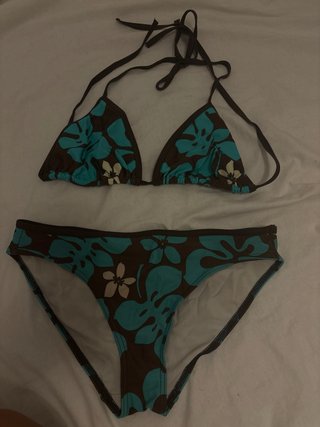 Bikini floral marrón y turquesa