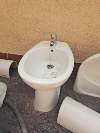 Bidé de cerámica blanco