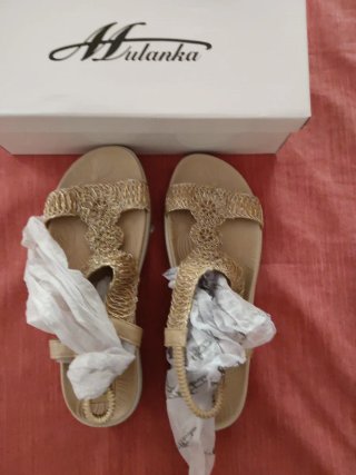 Sandalias Mulanka Beige y Doradas Mujer