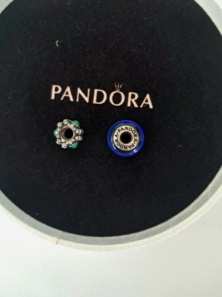 Pulsera Pandora con joyero