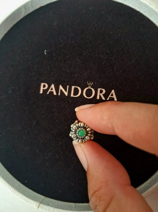 Pulsera Pandora con joyero