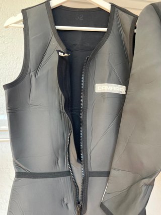 Traje de neopreno Camaro 2 piezas.  Talla 52 M.L