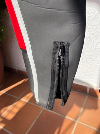 Traje de neopreno Camaro 2 piezas.  Talla 52 M.L