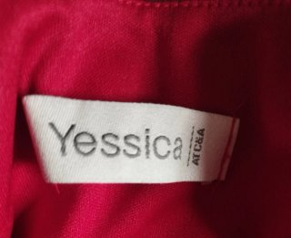 Vestido YESSICA C&A Rojo con fajín de lentejuelas