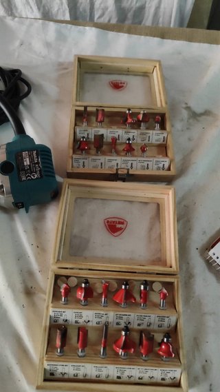 Fresadora Makita RT0702C