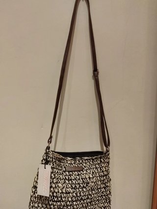 Bolso de rafia negro y blanco