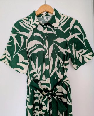 Vestido H&M verde estampado hojas talla S