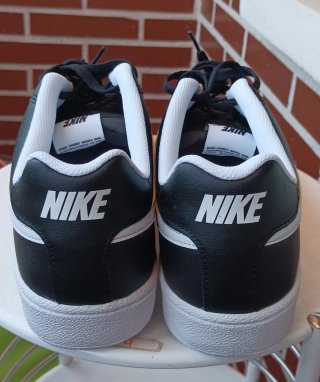 Nike Court Royale Negro y Blanco.