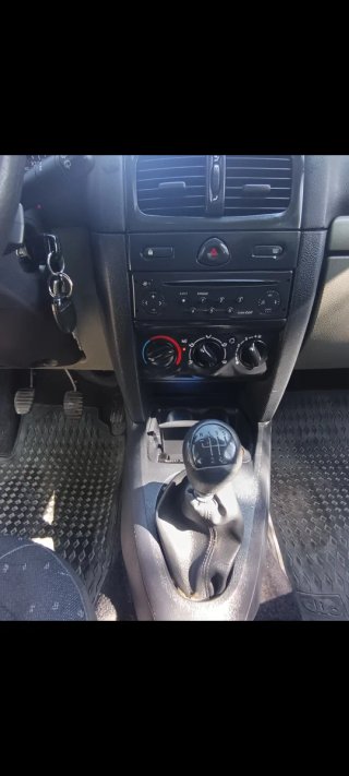 Clio  1.2 16v 2002