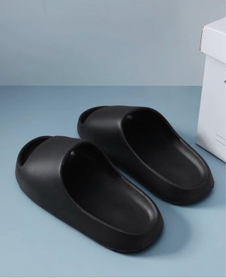 Chanclas negras casuales lisas
