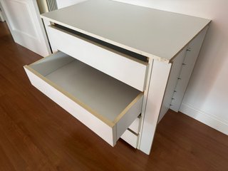 Cajonera de madera blanca