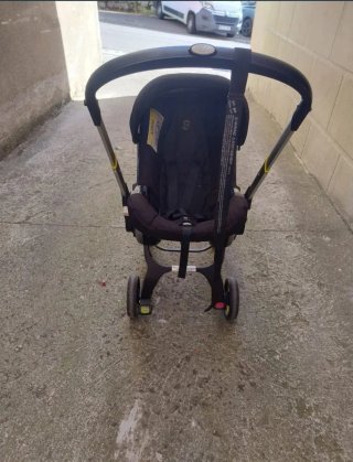 Silla de coche y paseo Doona