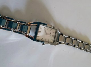 Confezione da 3 orologi da donna LOTUS e 2 DKNY