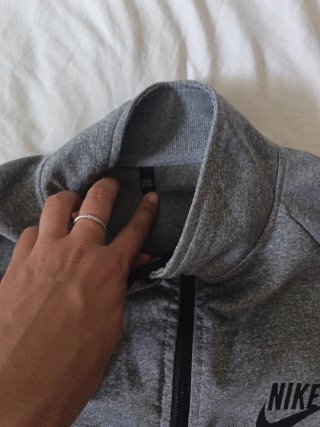 Sudadera Nike gris y negra