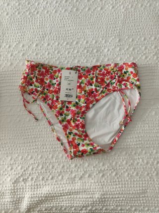 Bikini Red Point Estampado Floral