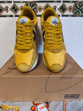 Zapatillas Munich Doradas Talla 41
