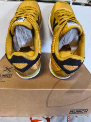Zapatillas Munich Doradas Talla 41