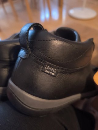Botines Camper Negros Piel Waterproof.