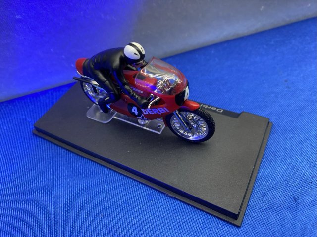 LOVELY HOT WHEEL MOTO DERBI 125 TWIN NIETO 1:43