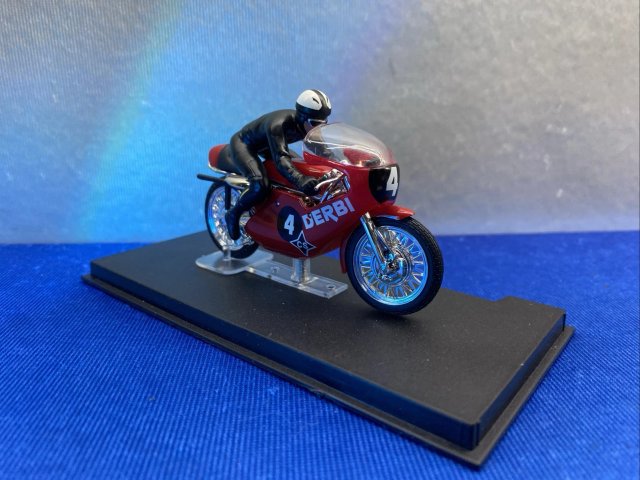 LOVELY HOT WHEEL MOTO DERBI 125 TWIN NIETO 1:43