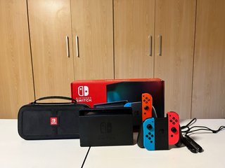 Nintendo Switch Azul y Rojo + Funda