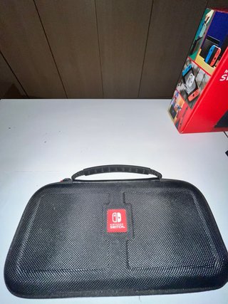 Nintendo Switch Azul y Rojo + Funda