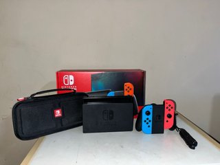 Nintendo Switch Azul y Rojo + Funda