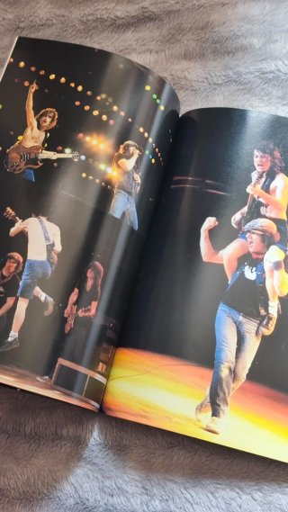 AC/DC HM Photo Book 1983 Firmado