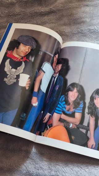AC/DC HM Photo Book 1983 Firmado