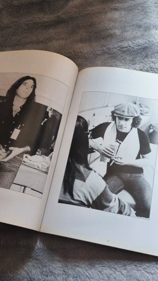 AC/DC HM Photo Book 1983 Firmado