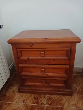 Mesita de noche de madera