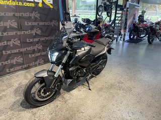 Bajaj Dominator 400 Naked Nueva