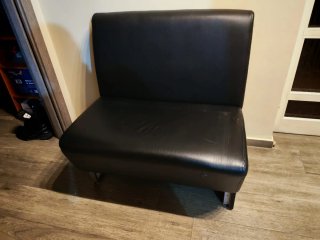 Divanetto in pelle nero In buono stato