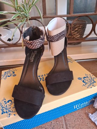 Sandalias de tacón Marypaz negras y marrones